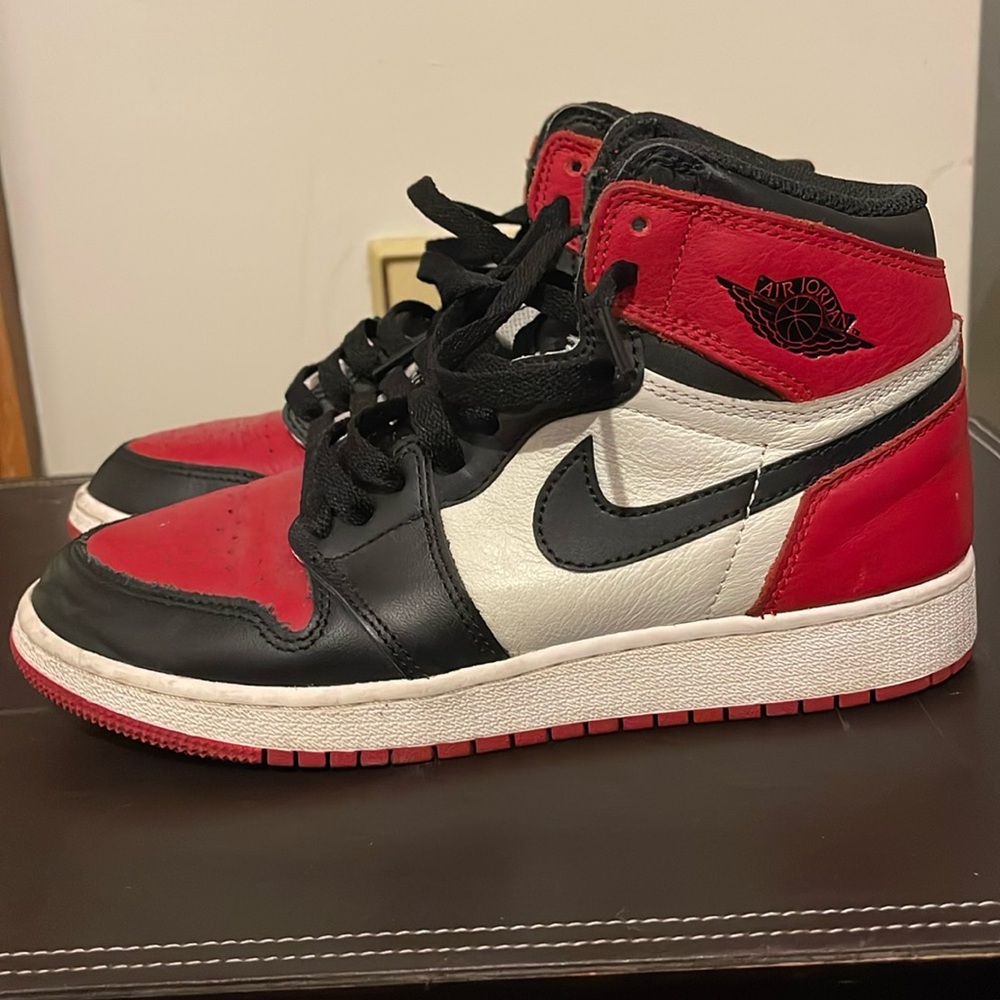 Air Jordan Retro 1 Women’s 7 Kids 5.5Y